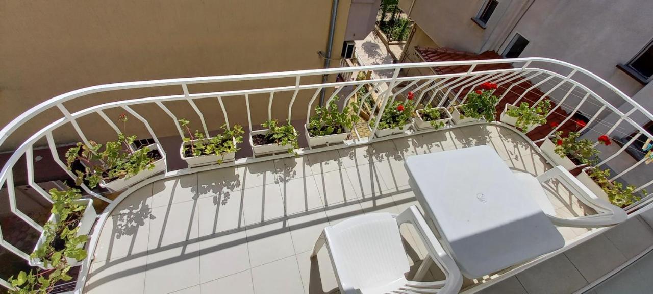 Guesthouse Flora Kiten  Exterior photo